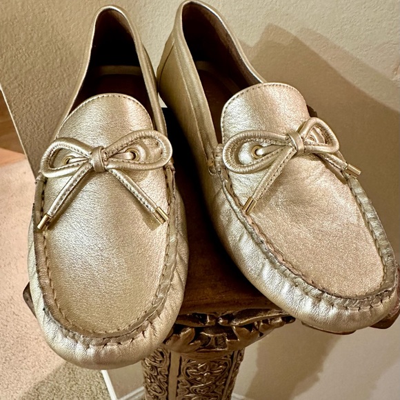 🎁New Aerosoles Gold Leather Moccasins 8🎁 - Picture 2 of 6